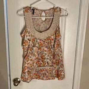 Maurice’s small tank top